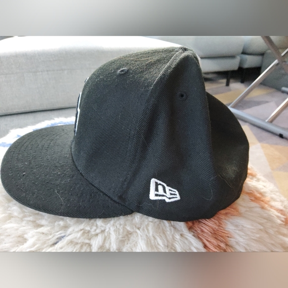 Official MLB LA Dodgers Fitted Cap - Picture 2 of 4